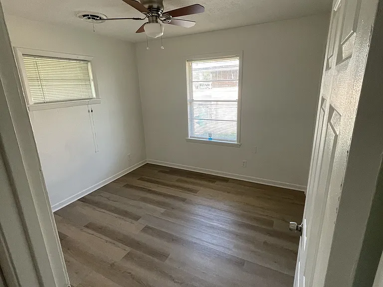 305 Midway Dr — Photo 11