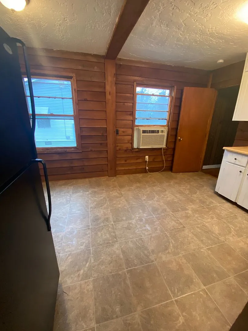 83 Pelham Heights **Move In Special** — Photo 3