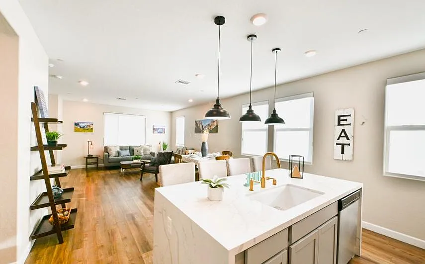 494 Sonoma Range St