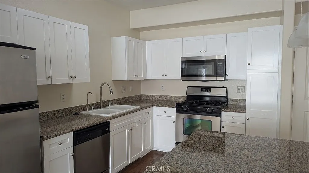 2 bed, 1042 sqft, $3,300 — Photo 1