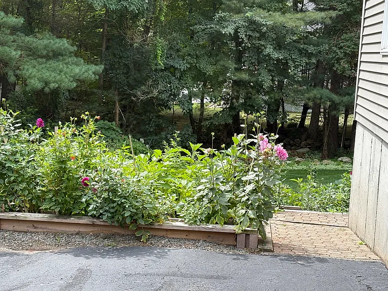 Auburn Rd — Photo 3