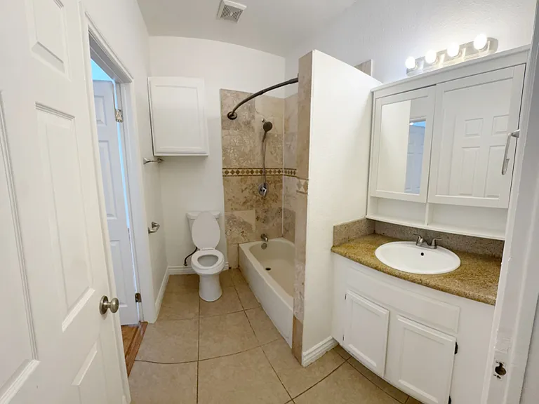 16404 S Menlo Ave — Photo 5