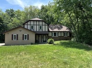 N81W29155 Parkview Ln, Hartland, WI 53029