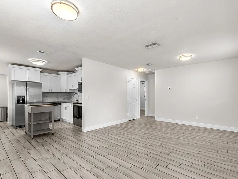 3605 W Iowa Ave — Photo 5
