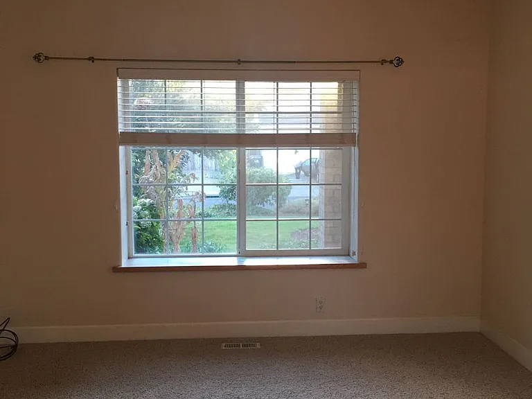 2057 Berwin Ln — Photo 3