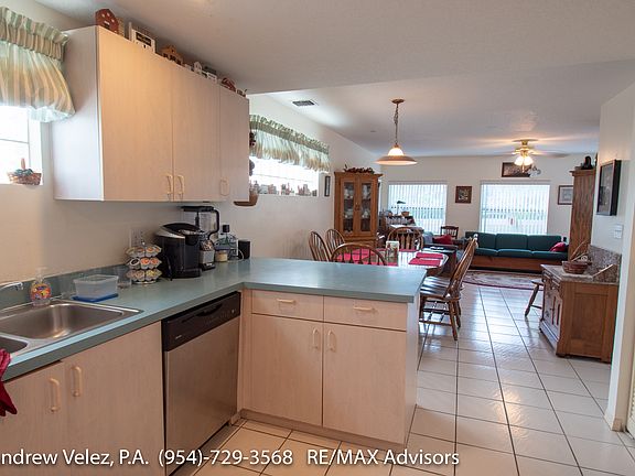 5th image of 11080 NW 34th Ct