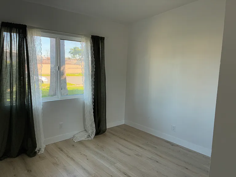957 N Jasmine Ave — Photo 3