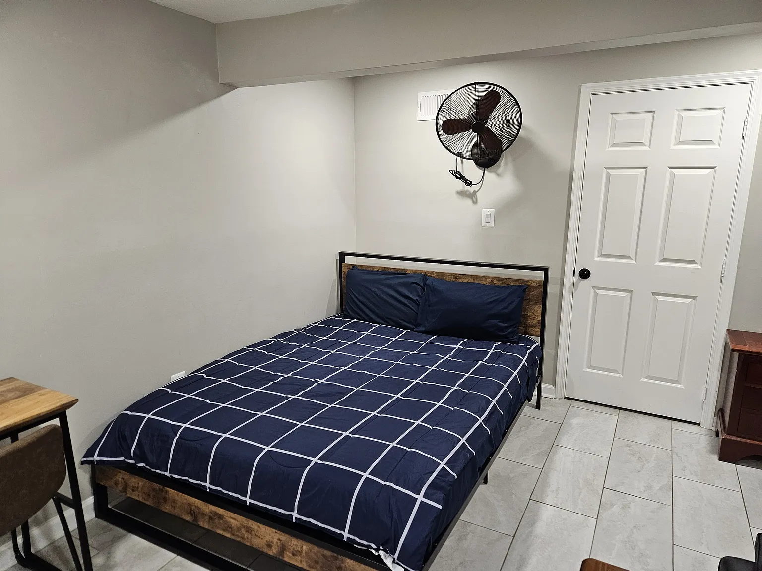 5 bed, 5627 sqft, $850 — Photo 1