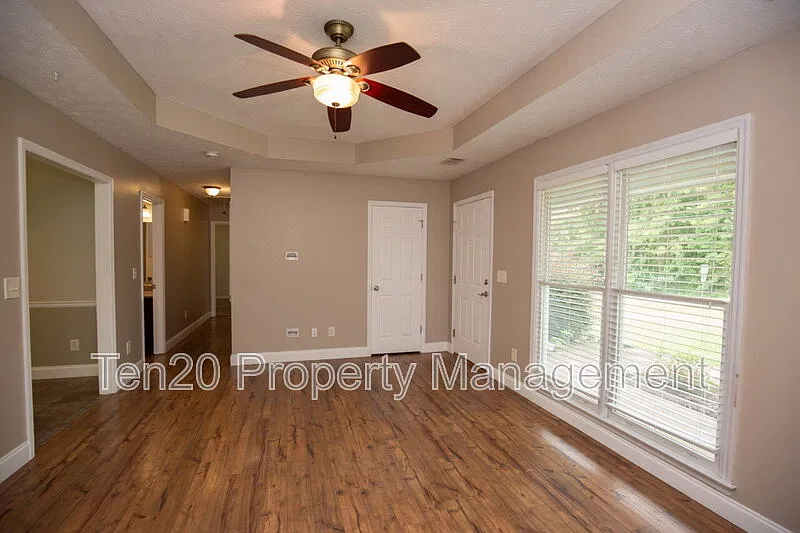 3 bed, 2.0 bath, 1258 sqft, $1,550 — Photo 3