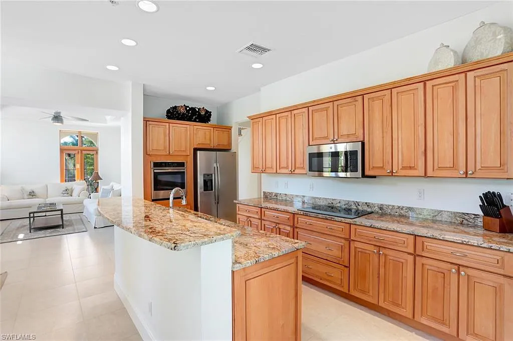 3 bed, 3.0 bath, 2320 sqft, $26,500 — Photo 3
