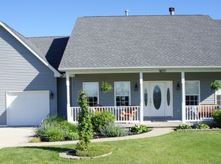 201 S Chaucer Blvd, Monticello, IL 61856