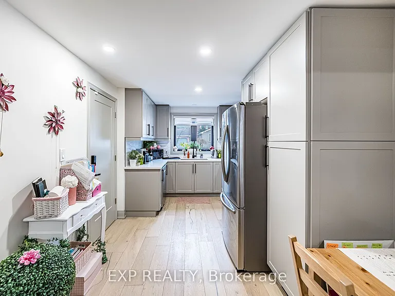 7623 Chorozy St — Photo 8