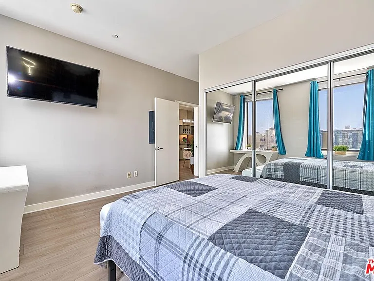 3810 Wilshire Blvd #408 — Photo 23