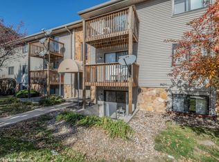 9517 University Ave APT 15, Clive, IA 50325