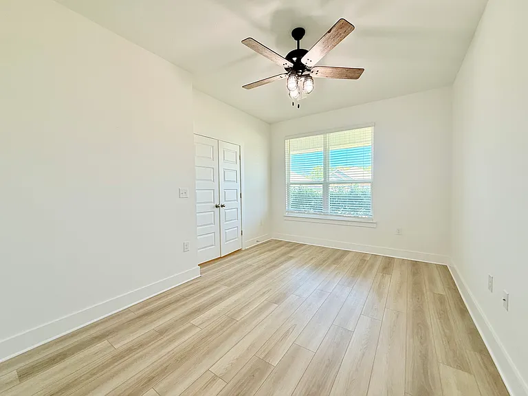 16924 Fedora Dr — Photo 6