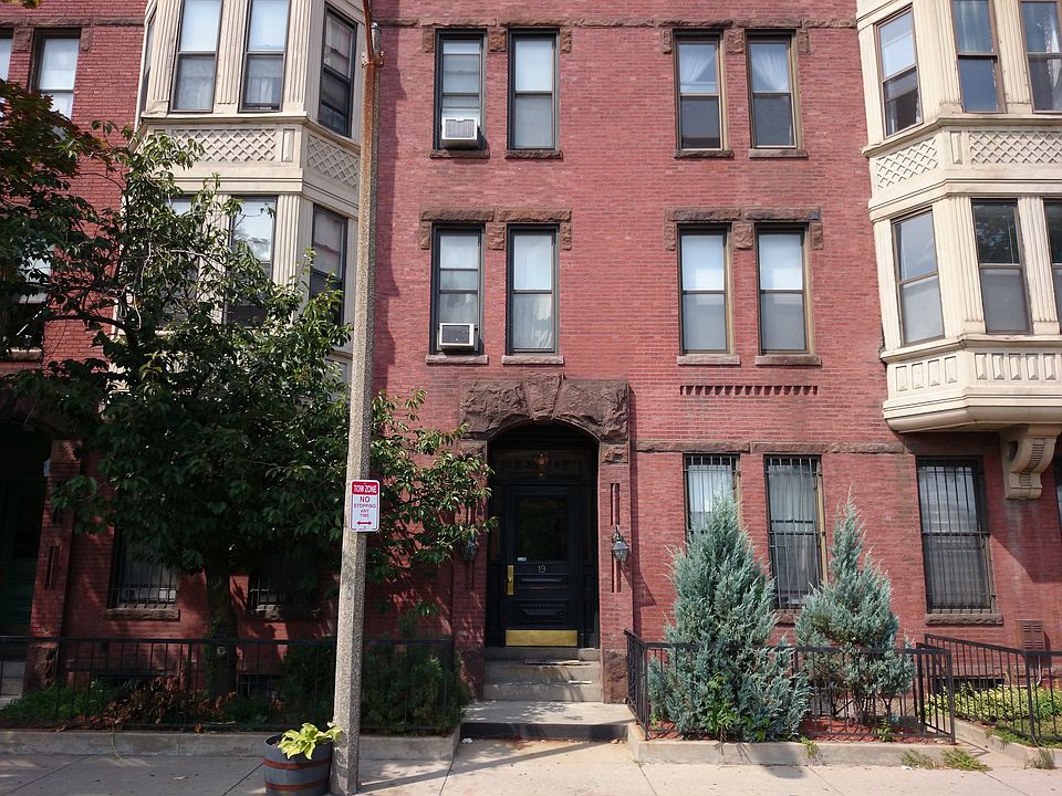 1st image of 19 Cortes St APT 1