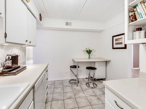 5th image of 2086 Saint Johns Ave APT 305