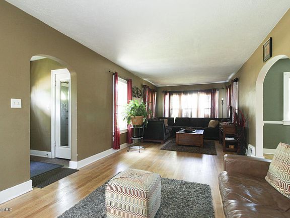 4th image of 215 Highland Ave
