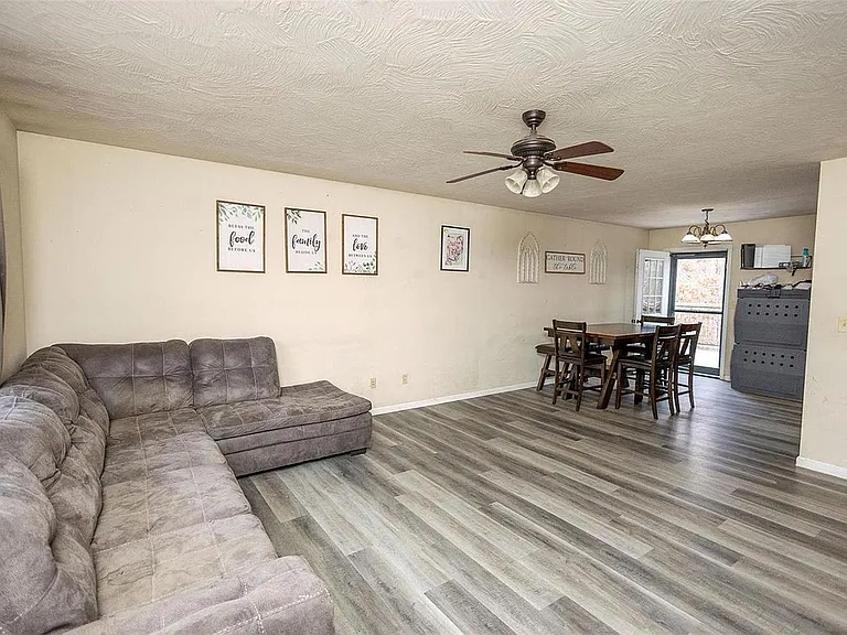 15400 Triangle Ln — Photo 22