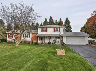 6 Littlewood Ln E, Rochester, NY 14625