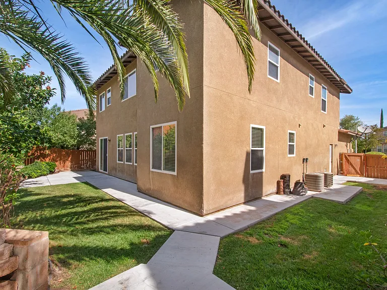 33871 Calafia St — Photo 19