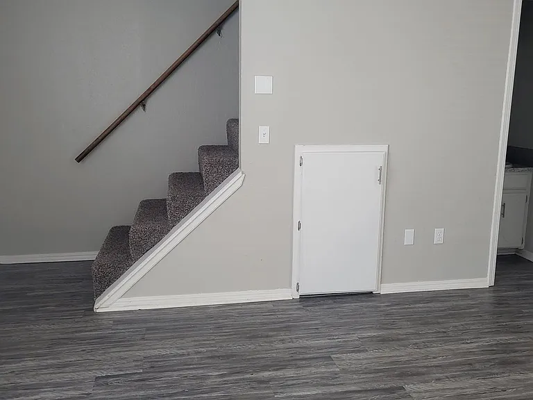 1704 Warren Dr — Photo 2