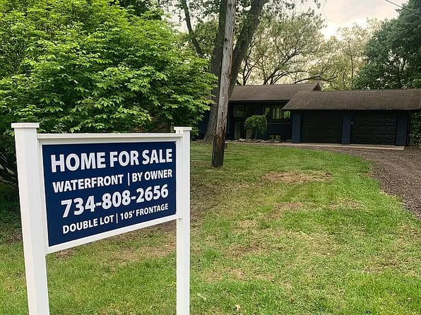 4467 Cornwell Ln, Whitmore Lake, MI 48189