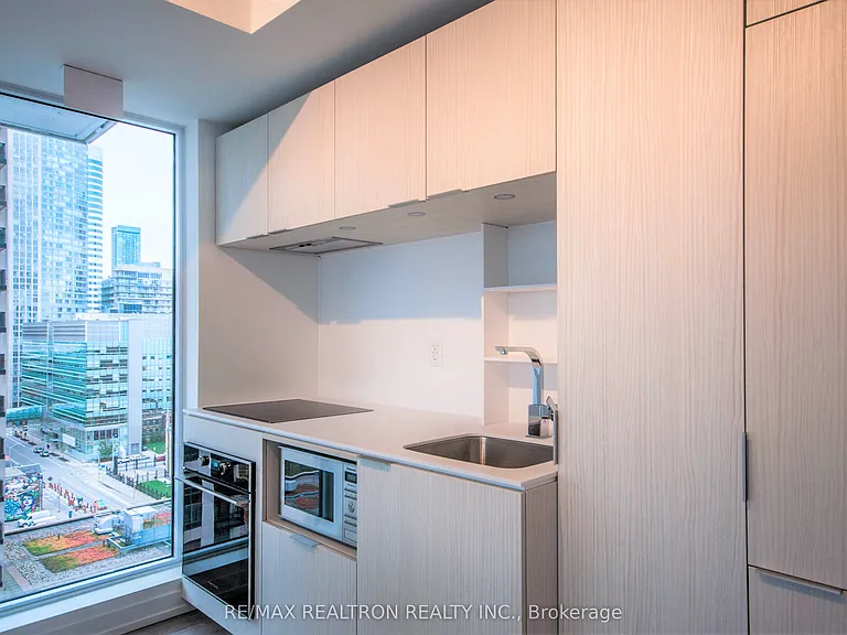 77 Shuter St #1602 — Photo 5