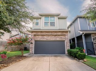 214 Club Crest Ln, Houston, TX 77009