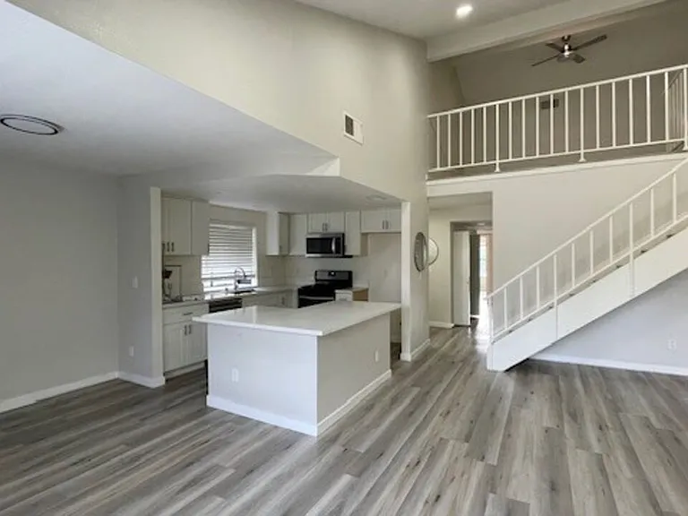 923 Lotus Cir — Photo 7