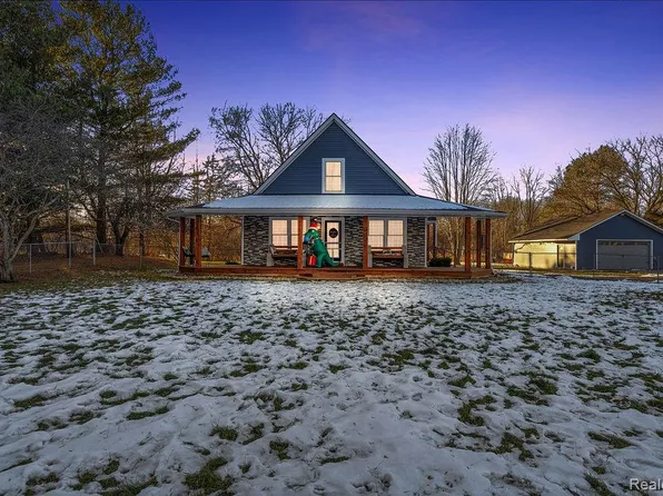 5216 S State Rd, Goodrich, MI 48438