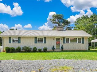 1100 Cherry Ln, Walnut Cove, NC 27052