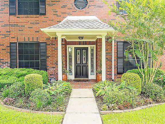 2nd image of 2019 Garden Terrace Dr