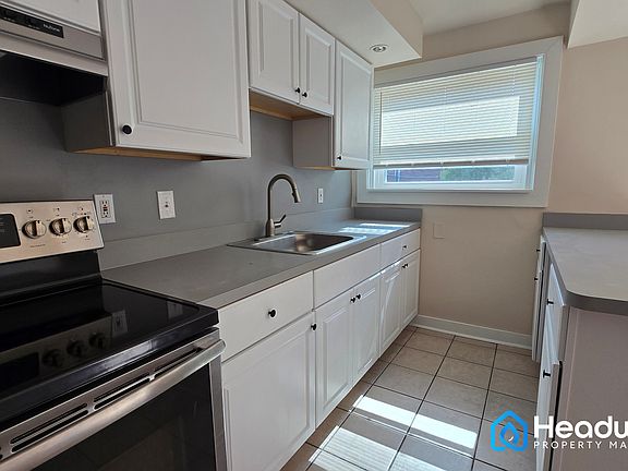 5th image of 804 Grant Rd