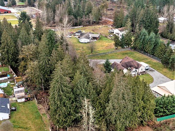 4th image of 10015 226th Avenue Ct E