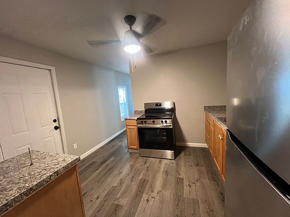 4th image of 910 18th St #1