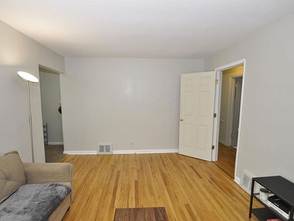 5th image of 1011 Clover St