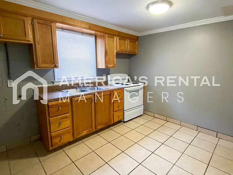1701 Berkley Avenue — Photo 28