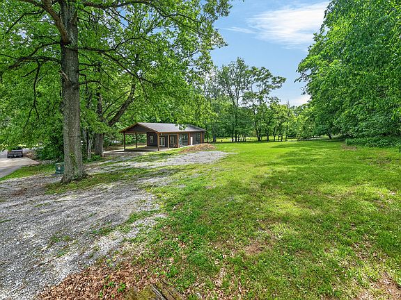 3rd image of 1751 Warren Hollow Rd