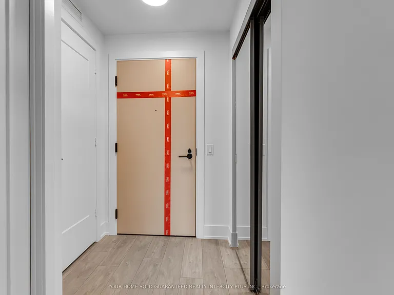 858 Dupont St #717 — Photo 9
