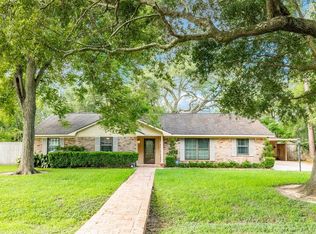 307 Coke Ln, Alvin, TX 77511