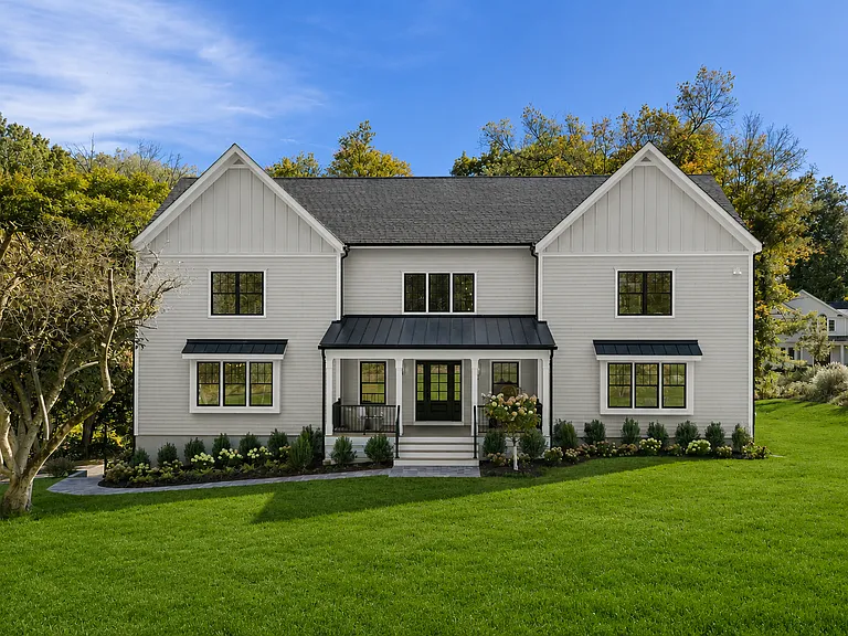 31 Gray Farms Rd — Photo 1