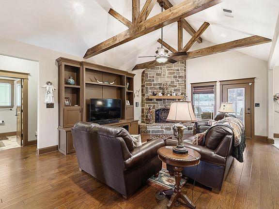 4th image of 365 Dublin Cir