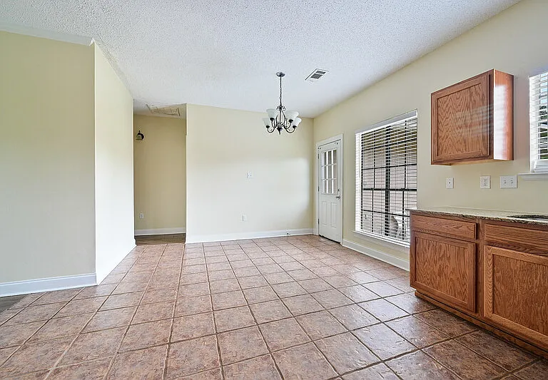 17418 Deer Lake Ave — Photo 5