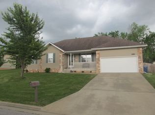 716 E Gallup Hill Rd, Nixa, MO 65714