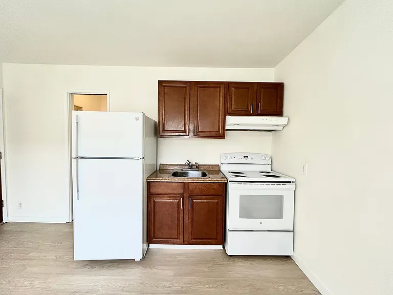2504 Pacific Ave — Photo 2