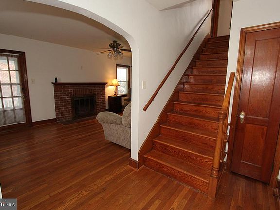 3rd image of 1065 Jefferson Blvd