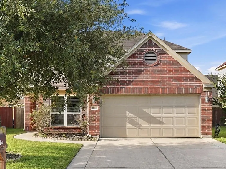 12530 Greencanyon Dr — Photo 2