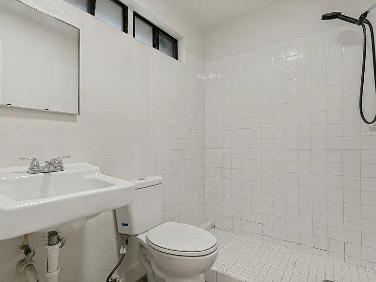 1121 Essex St #3 — Photo 11