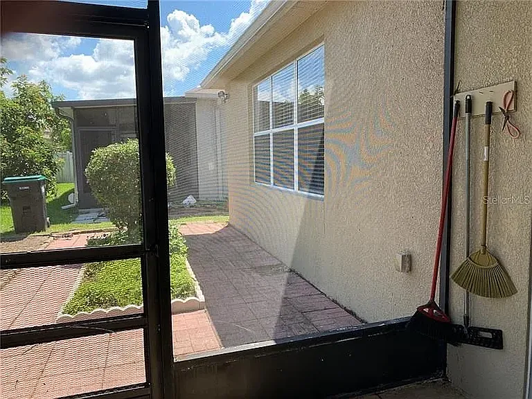 Myakka Crown Dr — Photo 9